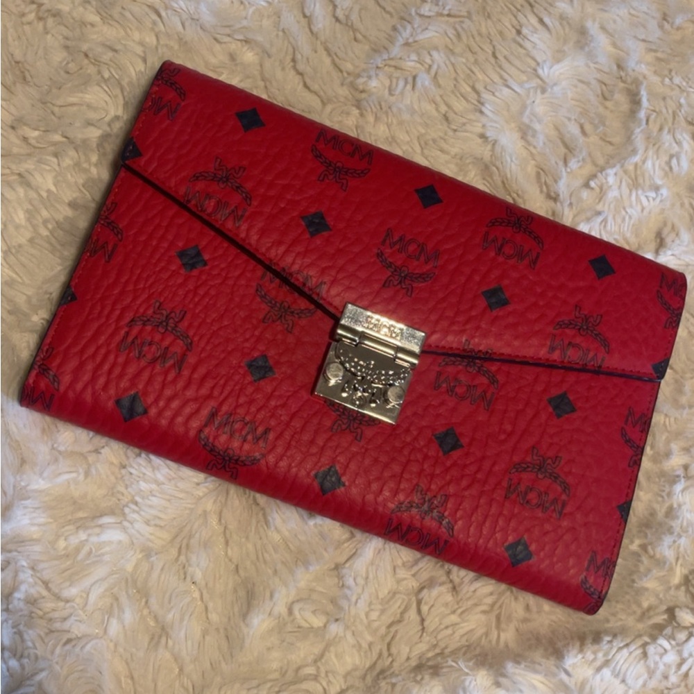 MCM Wristlet/Wallet/Crossbody good condition - Picture 3 of 7